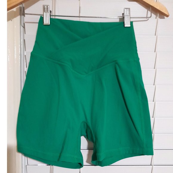 SOLD-Buff Bunny Legacy shorts high rise green sz XS - Picture 3 of 4